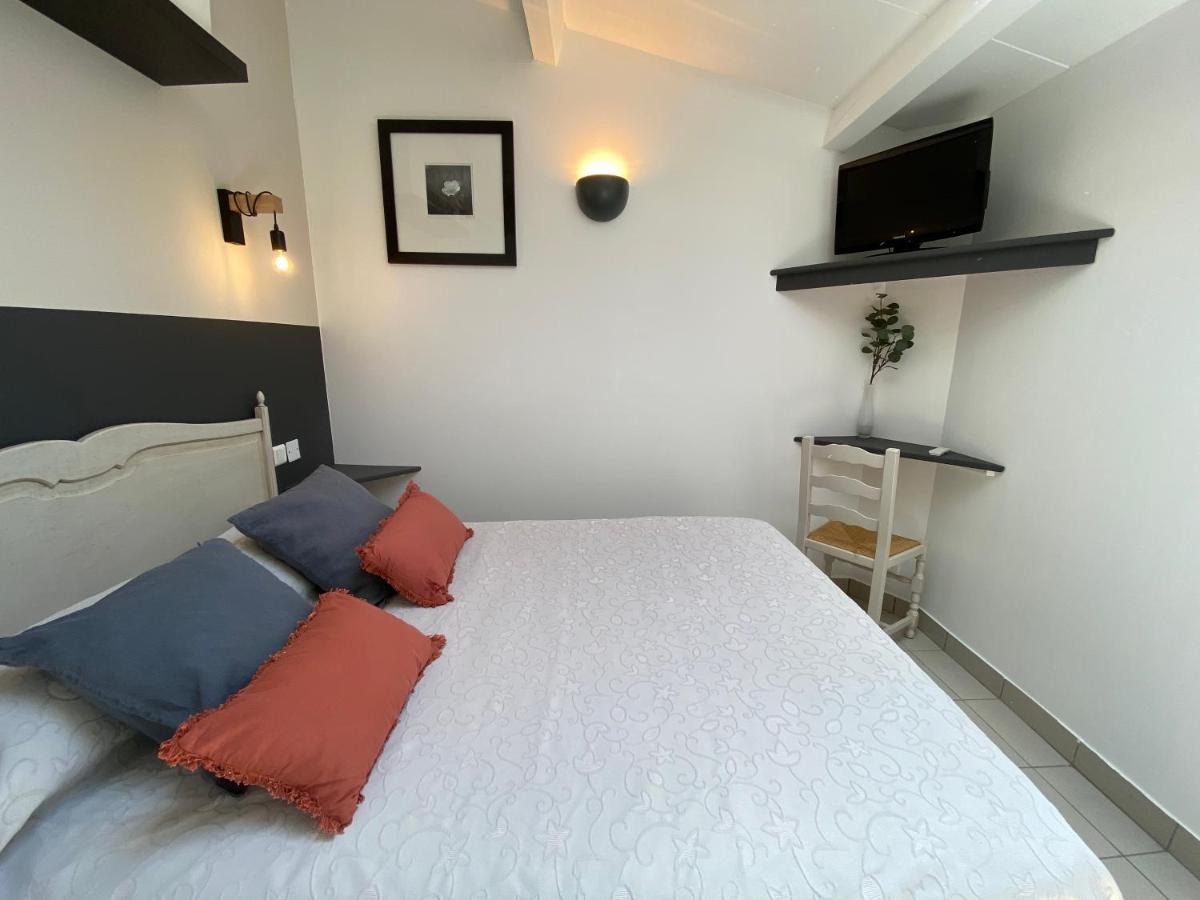 Auberge De La Tour De Brison Sanilhac (Ardeche) Quarto foto